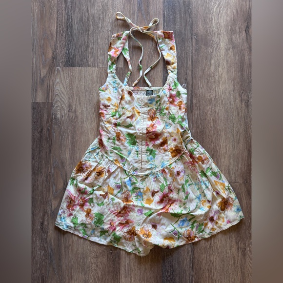 Women’s Hook and Eye Romper - Picture 4 of 10